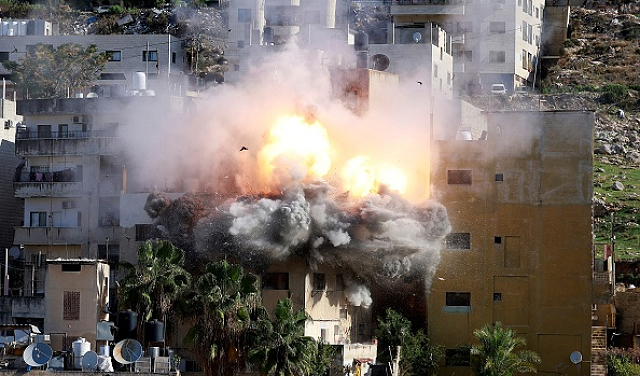 فلسطين – قصف منزل الشهيد محمود عابد وحملة اعتقالات واسعة في الضفة الغربية