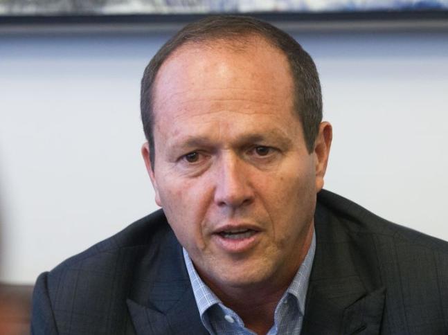 فلسطين المحتلة – دافوس: دعوى قضائية لاعتقال الوزير الإسرائيلي بركات في سويسرا