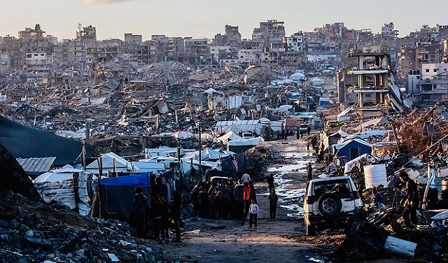 فلسطين – هآرتس: إسرائيل تريد جني أرباح اقتصادية من إعادة إعمار قطاع غزة. هل ستزود غزة بالكهرباء؟