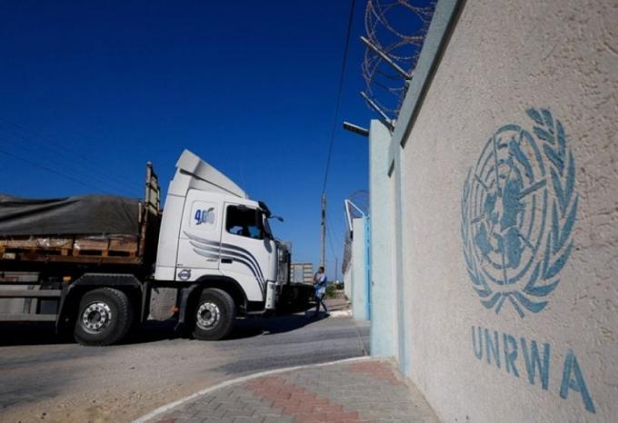 فلسطين – وزير إسرائيلي: سأقطع الكهرباء عن مقر الأونروا في القدس