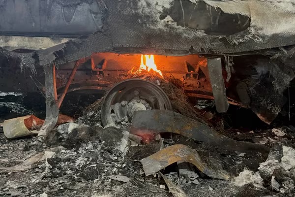 فلسطين – المستوطنون يصعّدون اعتداءاتهم خلال شهر رمضان.. يحرقون منازل ومركبات ويتسببون بإصابات في هجمات متفرقة في الخليل ونابلس.