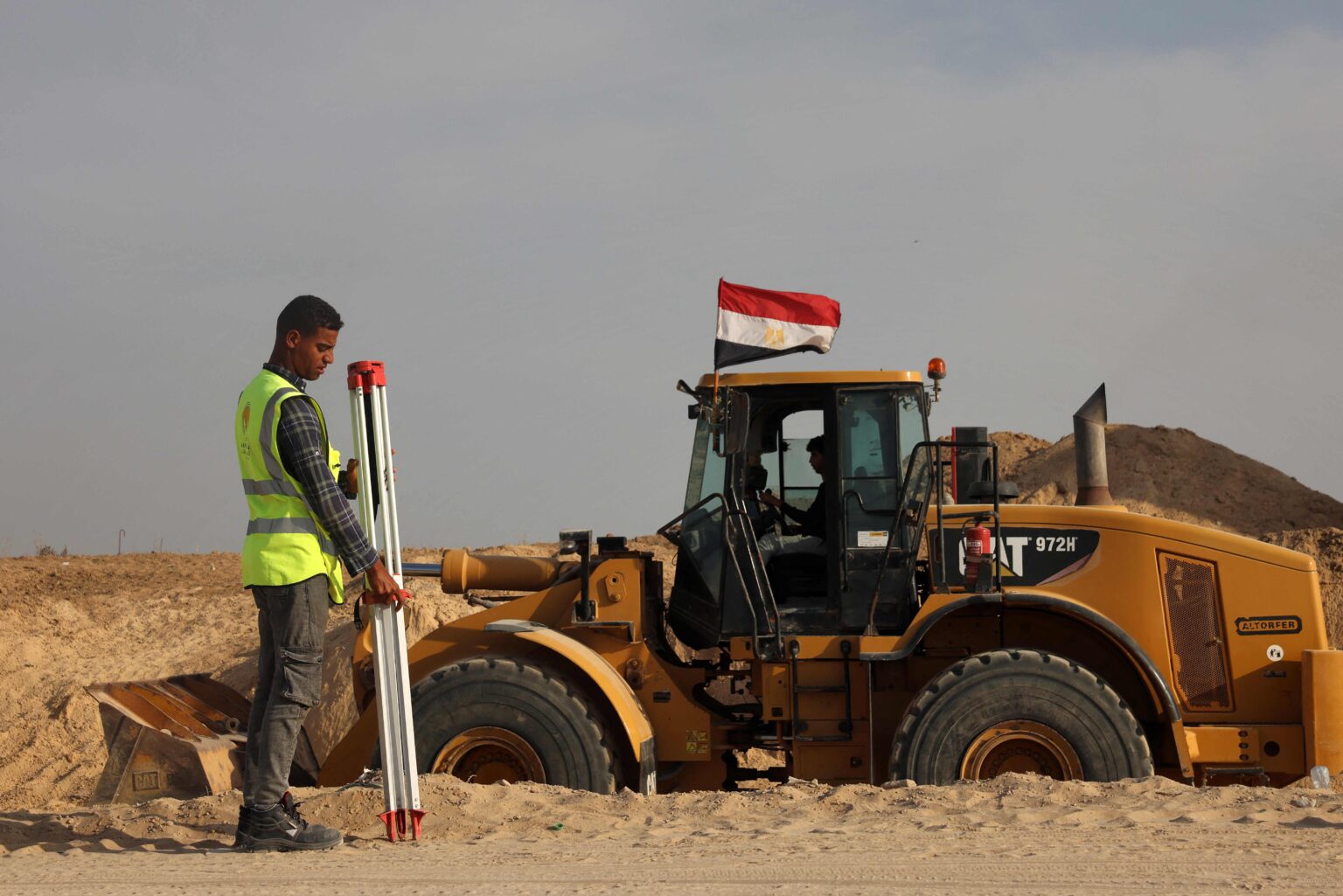 وفاة عامل مصري جراء صعقة كهربائية بغزة