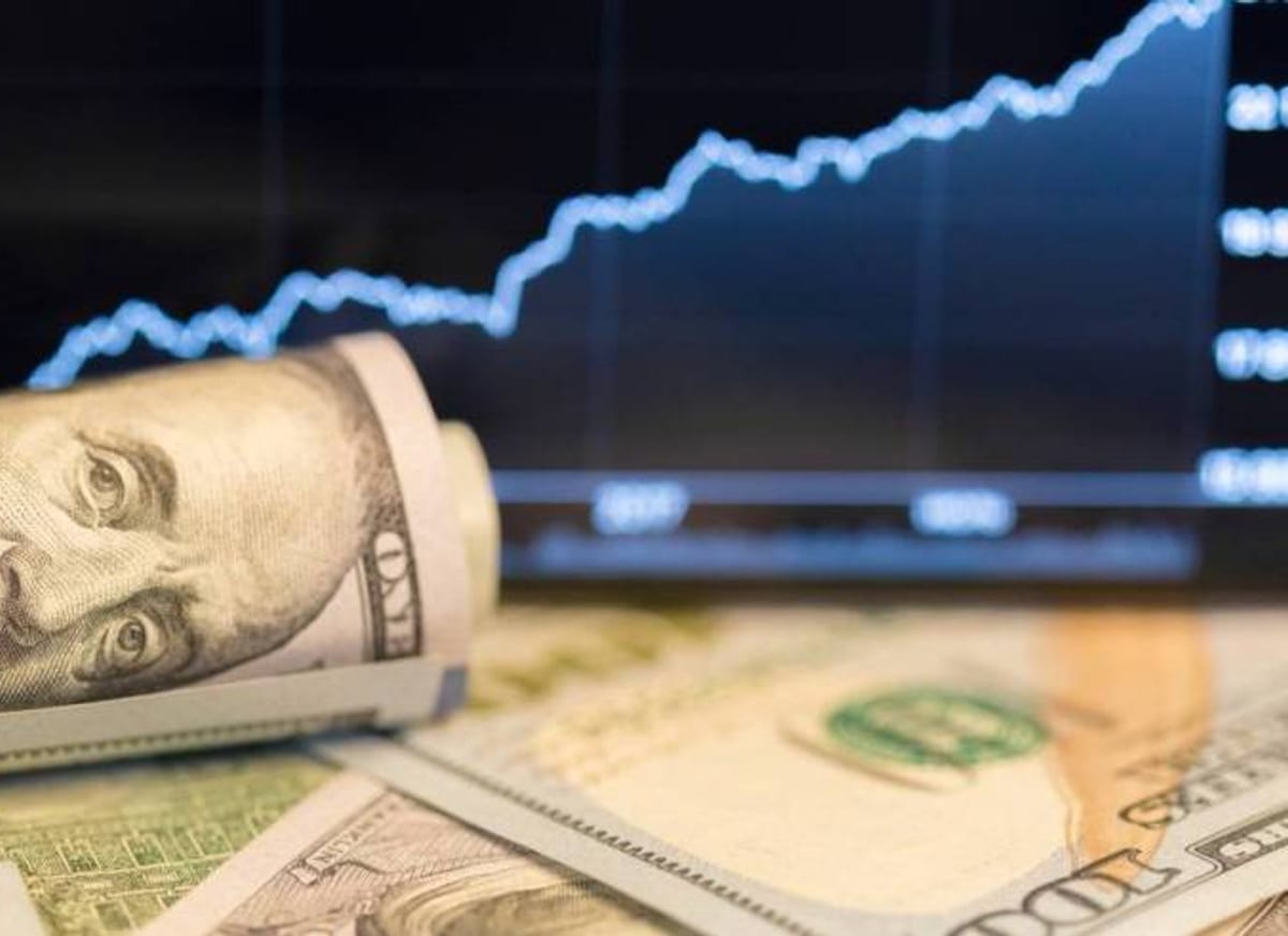 متداولو الصرف يترقبون تقلبات الدولار مع بيانات التوظيف الأمريكية