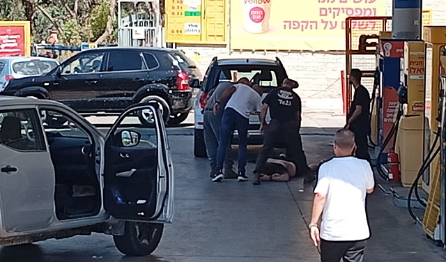 فلسطين المحتلة – مقتل وإصابة شخص بإطلاق نار في عدة مواقع ببلدات يهودية جنوب الطيبة وشبهة بعملية