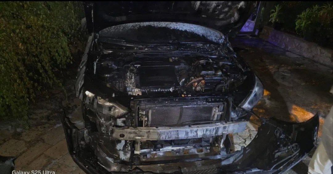مستعمرون يحرقون 3 مركبات في أم صفا شمال غرب رام الله