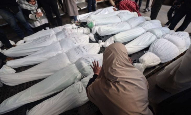 فلسطين المحتلة – هآرتس: الإحصائيات الصحية لضحايا الحرب في غزة متحفظة للغاية، وعدد القتلى يتجاوز 100 ألف فلسطيني في القطاع.