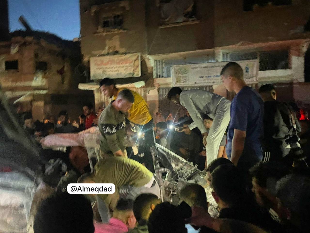 شهداء وجرحى بينهم أطفال في غارة إسرائيلية استهدفت مركبة مدنية بحي النصر غرب غزة
