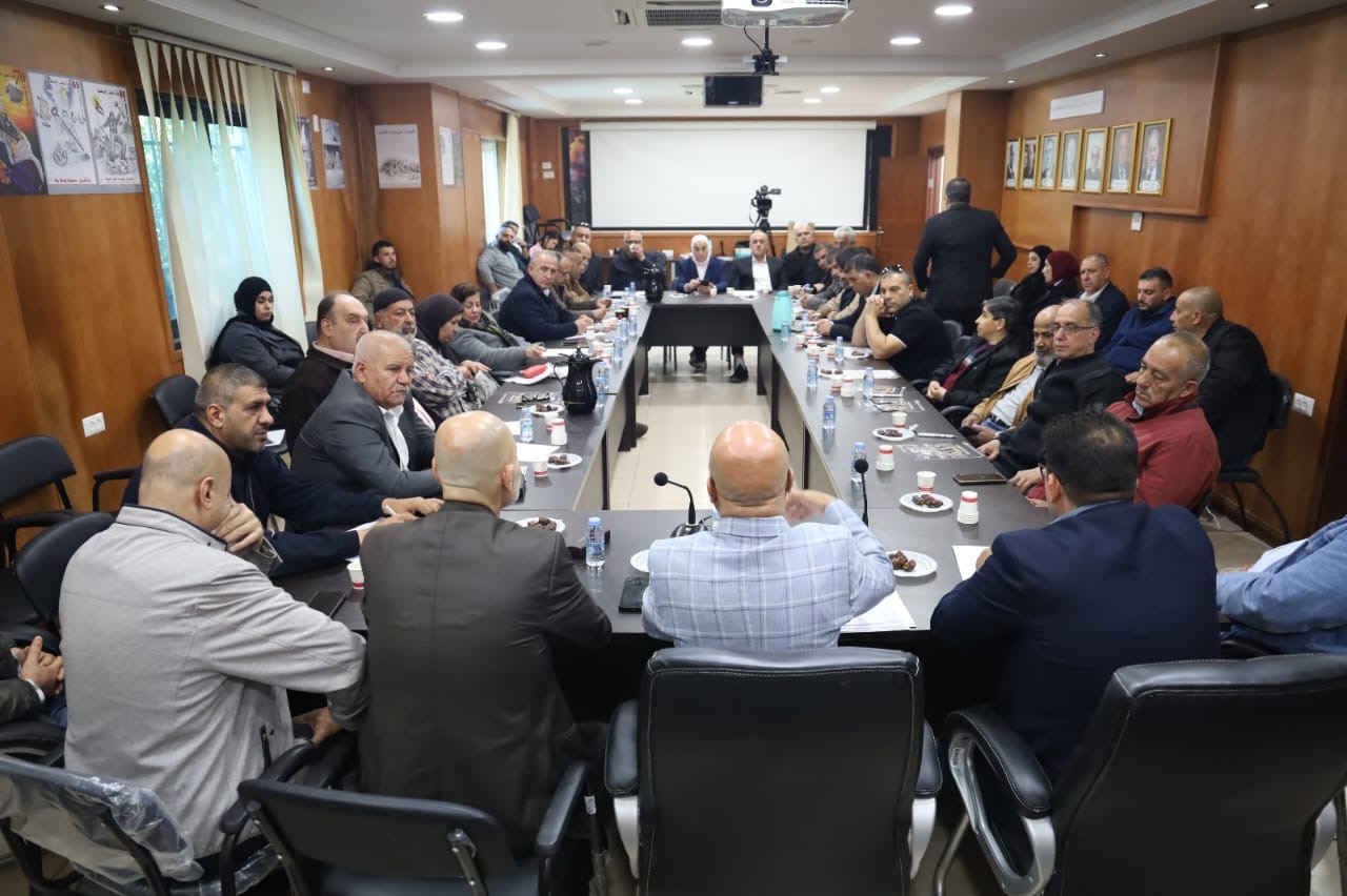 برئاسة أبو هولي: شؤون اللاجئين تعقد لقاءً مع رؤساء اللجان الشعبية ومؤسسات وفعاليات المخيمات للتحضير لفعاليات الذكرى الـ78 للنكبة
