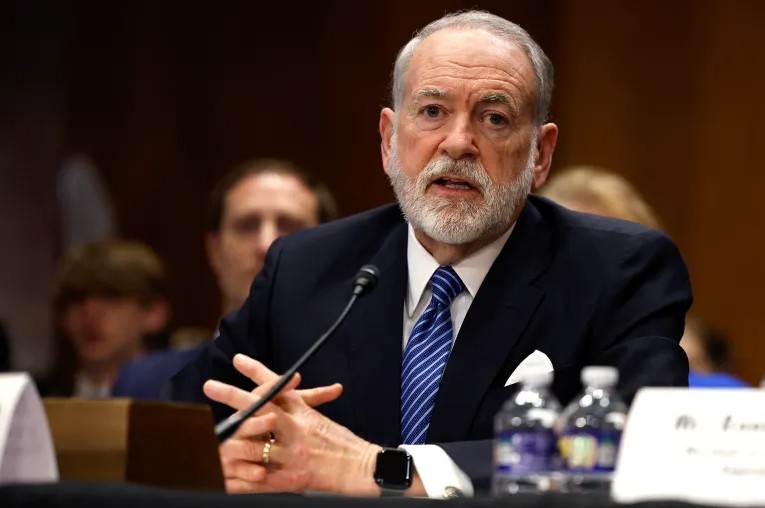 فلسطين المحتلة – ويحذر هوكابي: “إذا لم يتم التوصل إلى اتفاق، فإن ترامب سيهاجم إيران”.