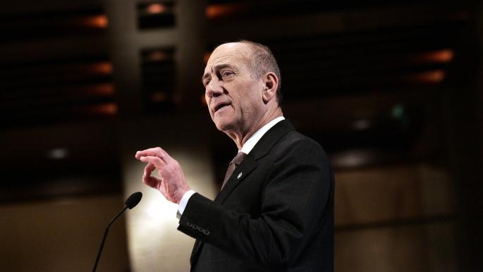 فلسطين المحتلة – “سيحضرون دولة إسرائيل إلى لاهاي”. أولمرت يعترف: اليهود يرتكبون جرائم ضد الإنسانية وعمليات تطهير عرقي في الضفة الغربية.