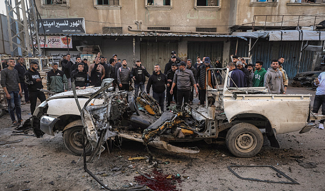 فلسطين – 6 شهداء وجرحى في قصف إسرائيلي استهدف مركزين للشرطة بخانيونس