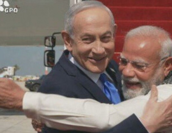 فلسطين المحتلة – رئيس الوزراء الهندي يصل إلى إسرائيل