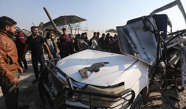 فلسطين – ثلاثة شهداء و12 جريحا في قصف إسرائيلي لسيارة بخان يونس