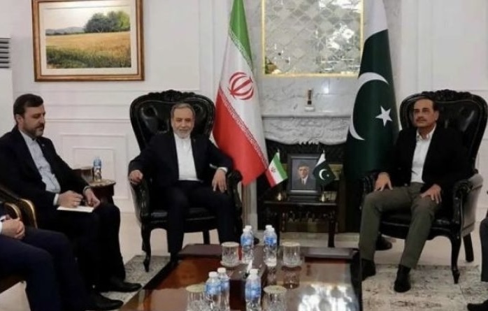 عراقجي يلتقي قائد الجيش الباكستاني منير في إسلام آباد