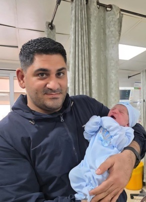 نابلس: ولادة نجل الشهيد نايف سمارو بعد أقل من 24 ساعة على استشهاده