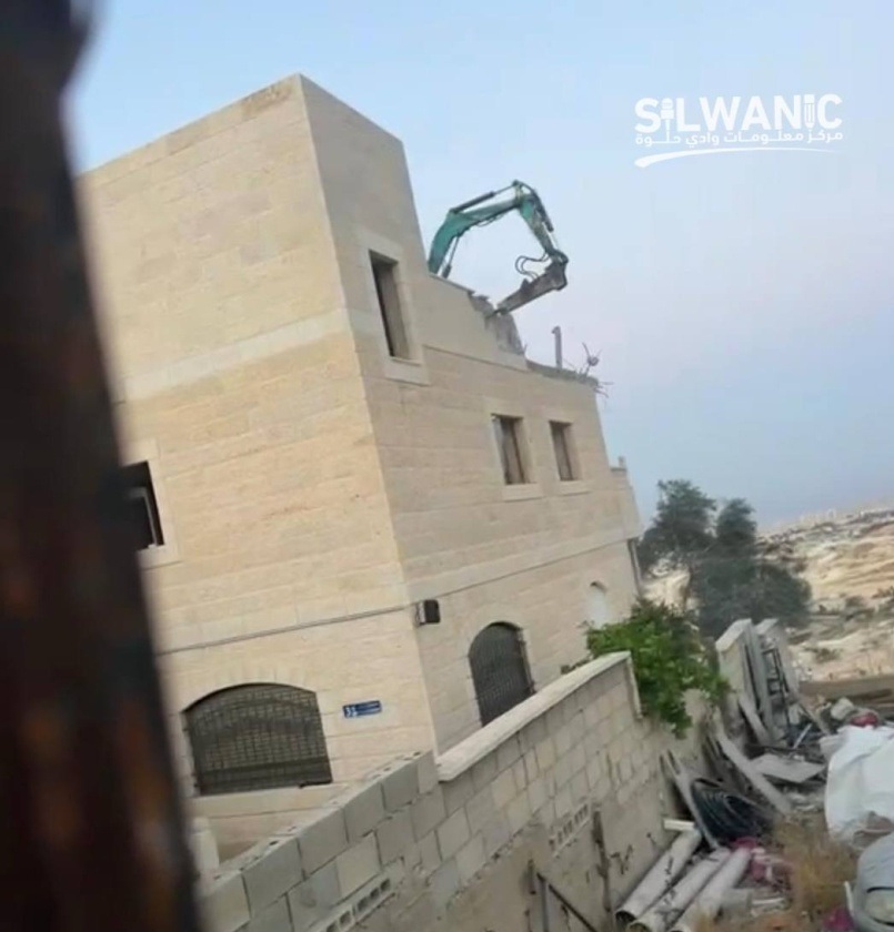 الاحتلال يجبر شقيقين على هدم منزليهما في بلدة الطور