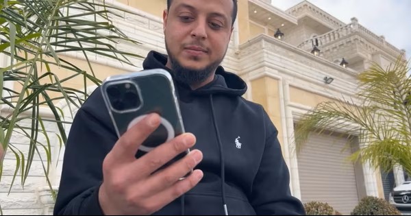 فلسطين – بقيود استمرت 3 أيام.. فلسطيني يروي تفاصيل ترحيله القسري من الولايات المتحدة بطائرة خاصة