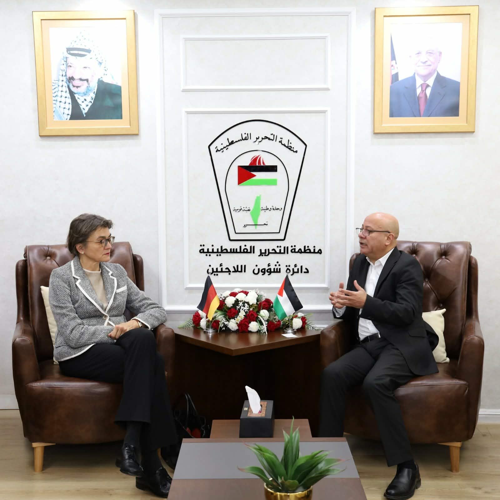 فلسطين – أبو هولي يبحث مع السفير الألماني تحديات تمويل الأونروا ويحذر من خطورة المخططات الهادفة إلى تقويض ولايتها الدولية.