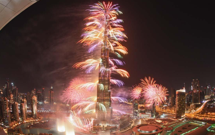 احتفالات ليلة رأس السنة الميلادية الجديدة 2021 في برج خليفة بدبي (شاهد) -  سما الإخبارية