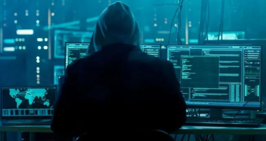 فلسطين المحتلة – يديعوت: اعتقال صحفي إسرائيلي بشبهة التواصل مع إيران