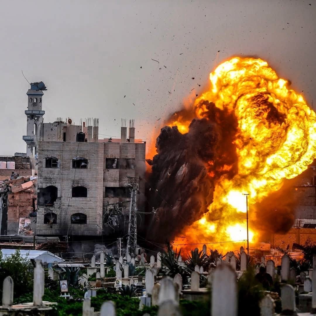 فلسطين – الاحتلال يقصف ساحات سكنية بخانيونس ورفح ويطلق النار على طول الخط الأصفر