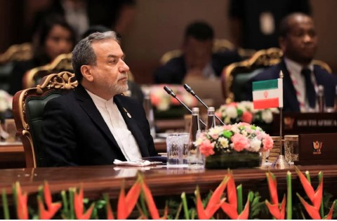 طهران : عراقجي يبحث أمن مضيق هرمز في اتصالين هاتفيين منفصلين مع نظيريه السعودي والعماني