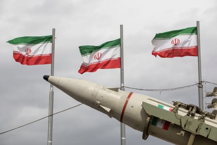 طهران تحدد شروطها للتفاوض وتؤكد جاهزيتها لأي مواجهة محتملة