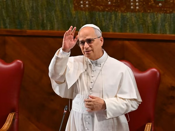 بابا الفاتيكان منتقدا الحرب على إيران: النفط هو هدف الصراعات المسلحة ومصير البشرية يواجه خطر الضياع المأساوي