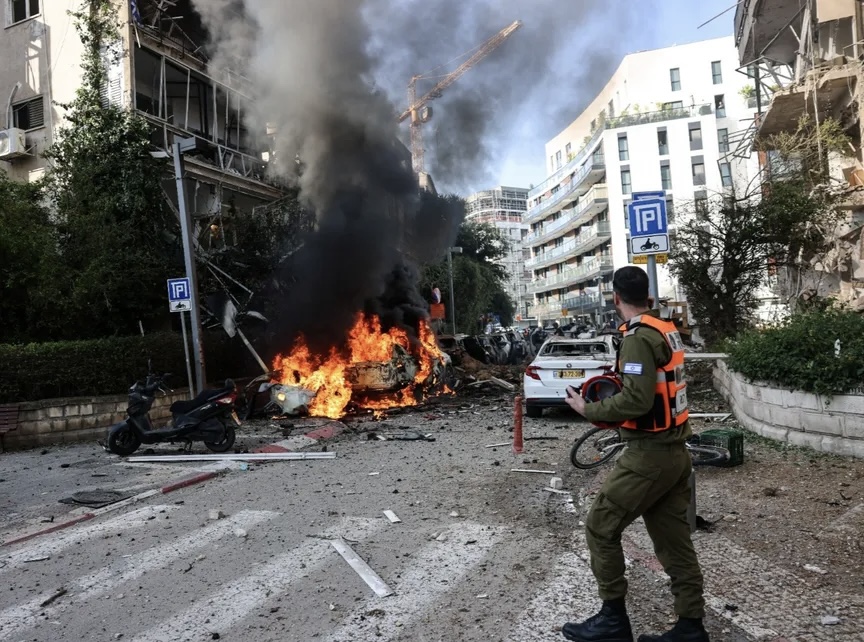 فلسطين المحتلة – لماذا أجلت دولة الاحتلال الجمعة قصفها الجوي لأهداف في إيران؟